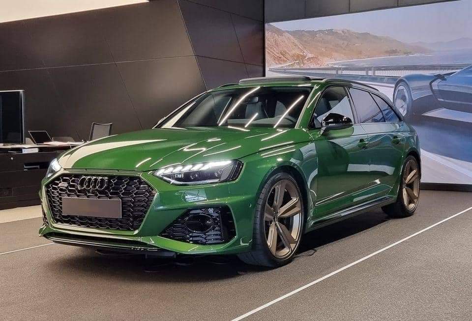 FB_IMG_1668978108384.jpg Audi RS4 Avant Quattro Tiptronic – Image 1